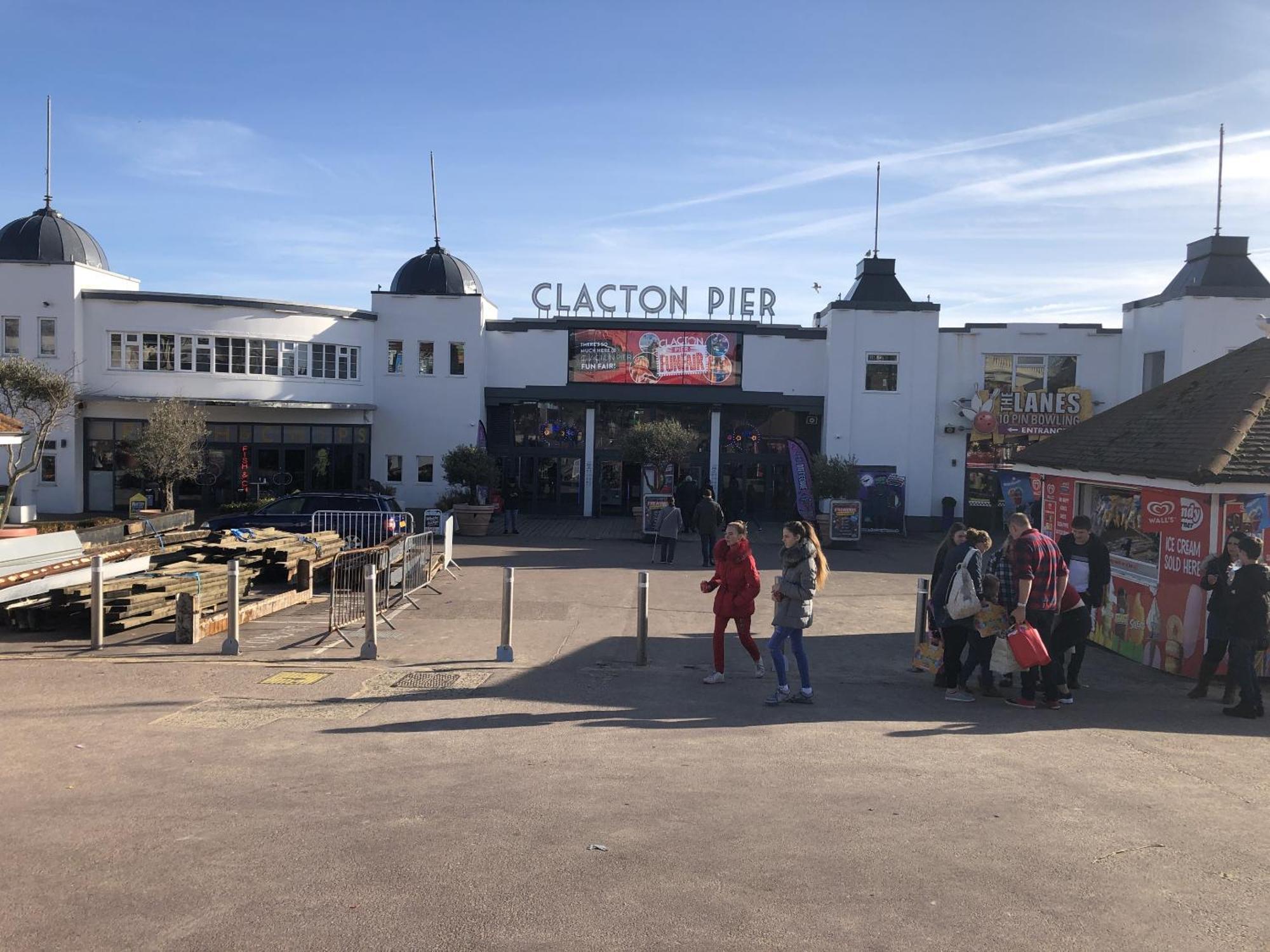 A Wave From It All Great Clacton Exterior photo